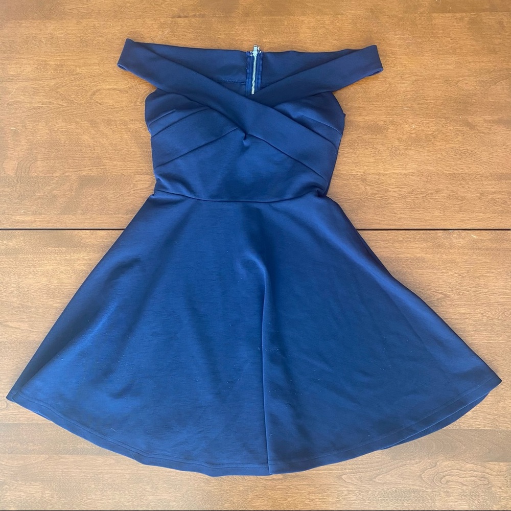 Windsor Off-Shoulder A-Line Dress navy size small